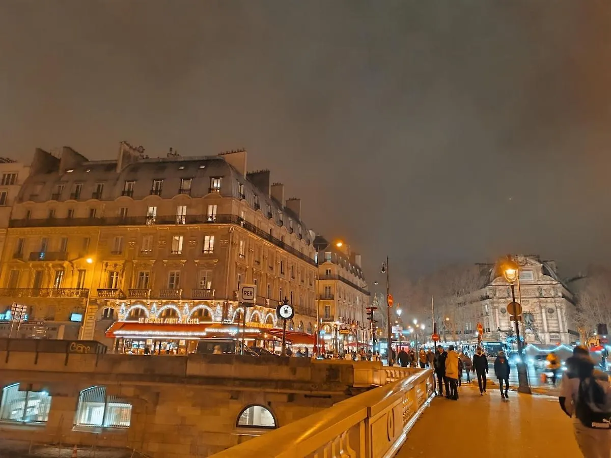 Appartement Haussmannien Saint Michel Notre Dame Paris 0*,  France